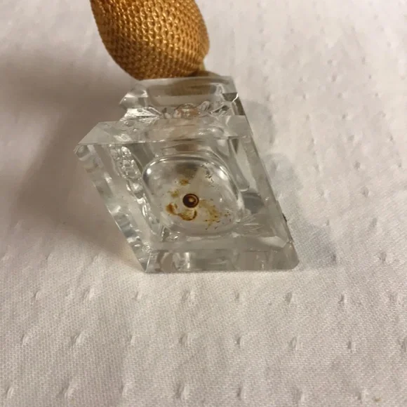 Vintage Hand Cut Glass Perfume Bottle with Atomizer - EMPTY - Picture 5 of 5